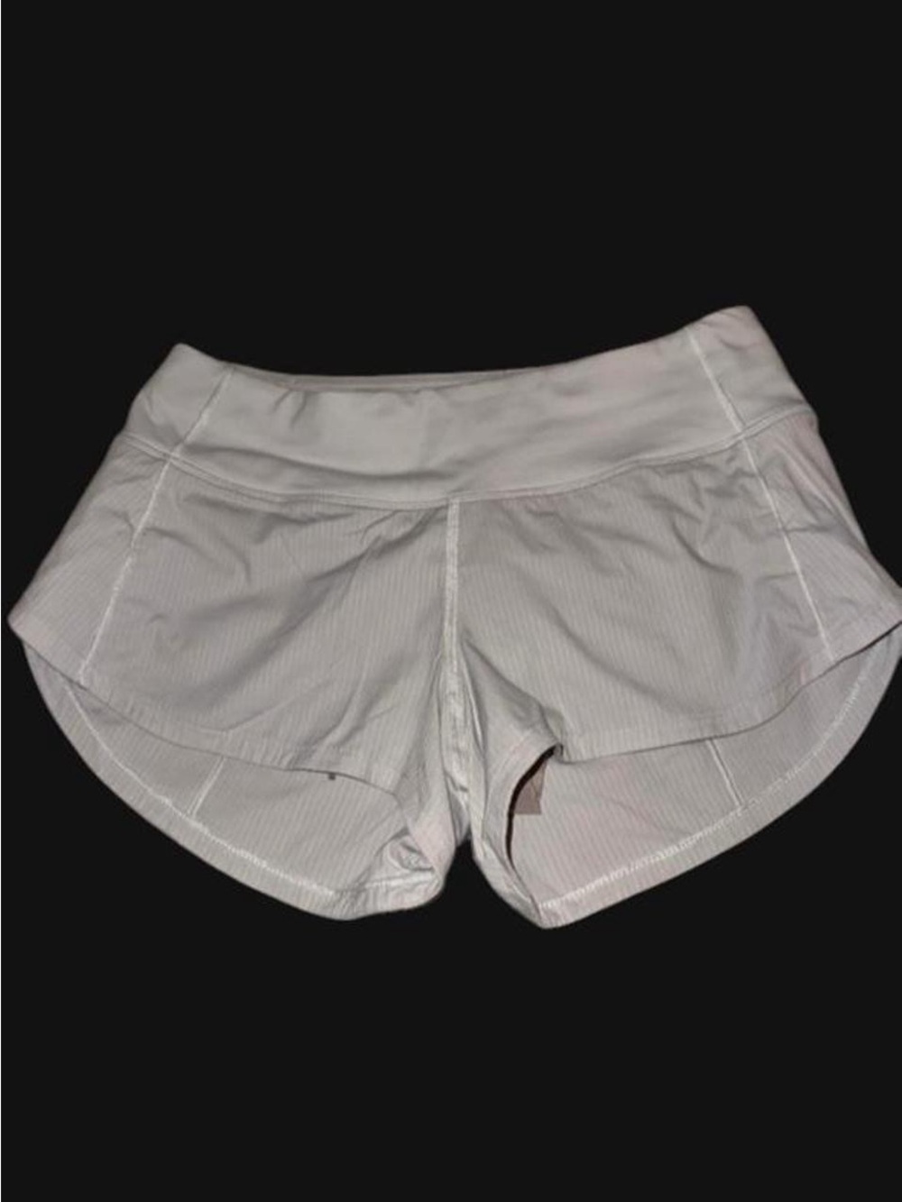 Lululemon white Speed Up low rise shorts *2.5". Size 2, lined.